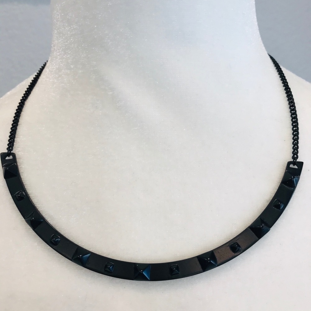 Vince Camuto Black Metal choker necklace